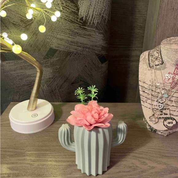 Cactus Vase - H 4.1. x L 5.3 x W 3.1 - Picture 2 of 6
